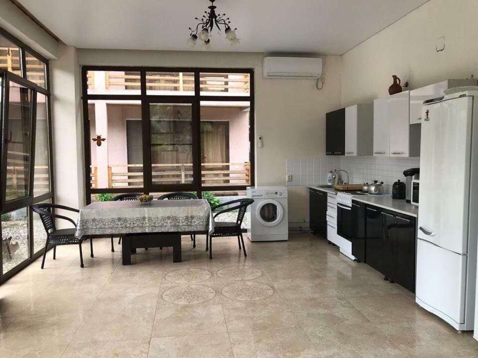 Гостевой Дом "Уют У Тумановых" Pizunda Exterior photo